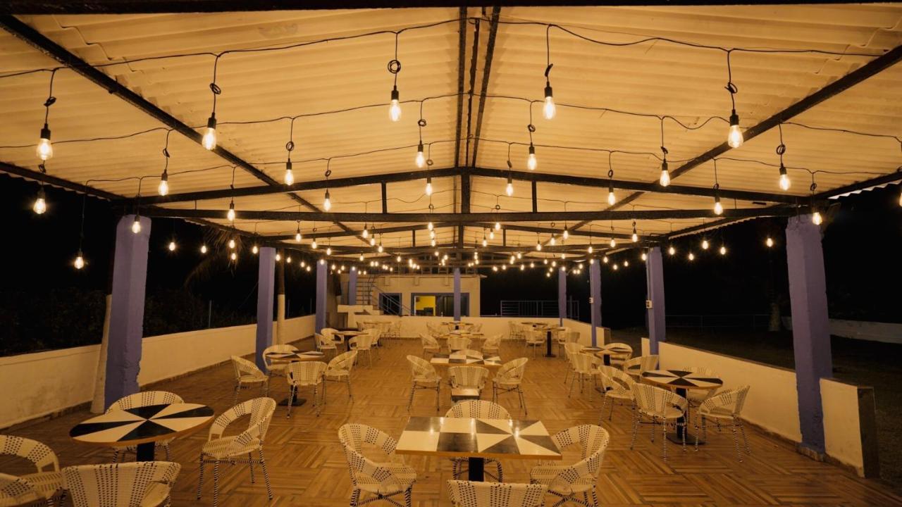 Santorini Vasai Resort Bagian luar foto